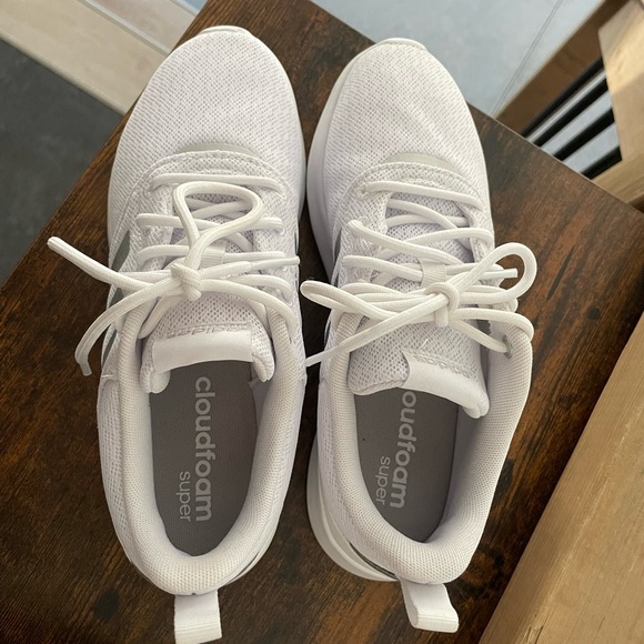 Adidas running shoe - Picture 2 of 4